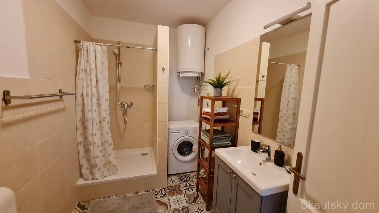 Apartmán - kúpeľňa s WC